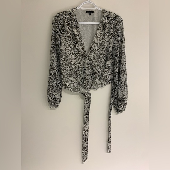Dynamite printed blouse size small. - Picture 2 of 7